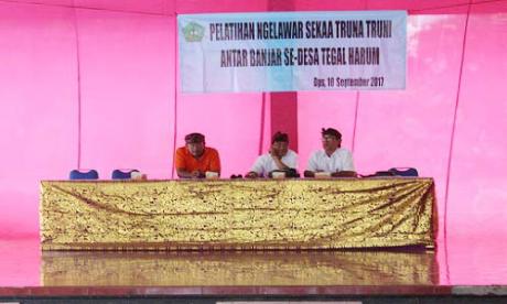 Pelatihan Ngelawar Sekaa Truna Truni Antar Banjar Se-Desa Tegal Harum
